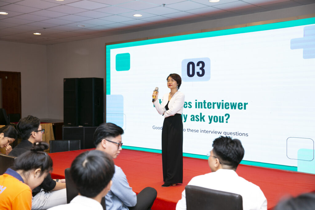 Chuyên gia Huấn luyện My Dương trong chương trình đào tạo Giải thưởng tài năng Lương Văn Can